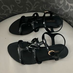 Original and Beautiful Luis Vuitton Flat Sandals. Almost new. Only used once.